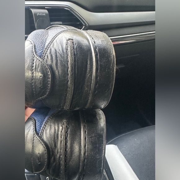 Fendi shoe. Authentic .. - Picture 10 of 12